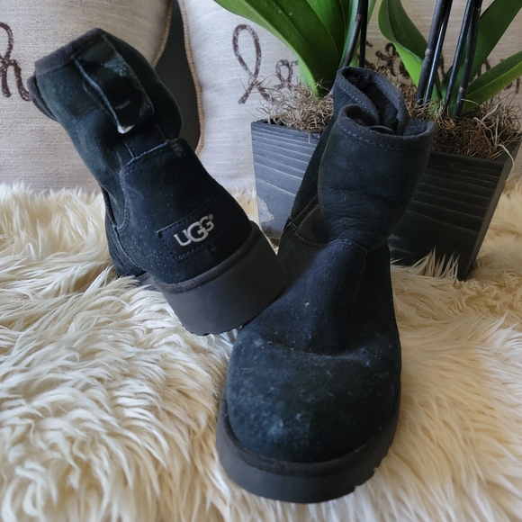 UGG Black Winter Boots - Picture 11 of 12
